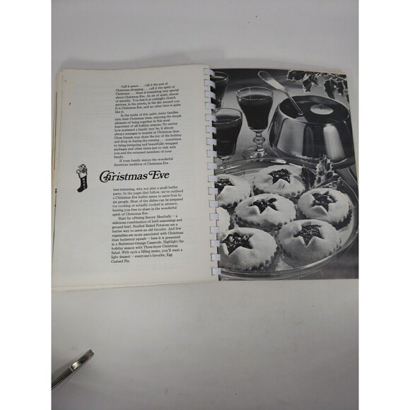 Holiday Cookbook Assemblies of God Women 900 Recipes for All Holidays VTG 1971 - Picture 15 of 16